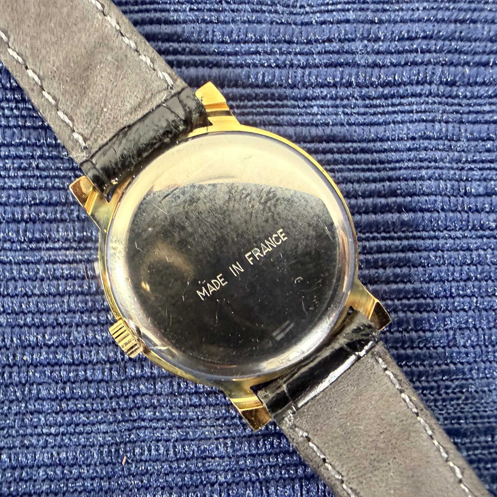 Vtg William E Newman Paris Womens Wrist Watch w/ Cloth Protective Sleeve