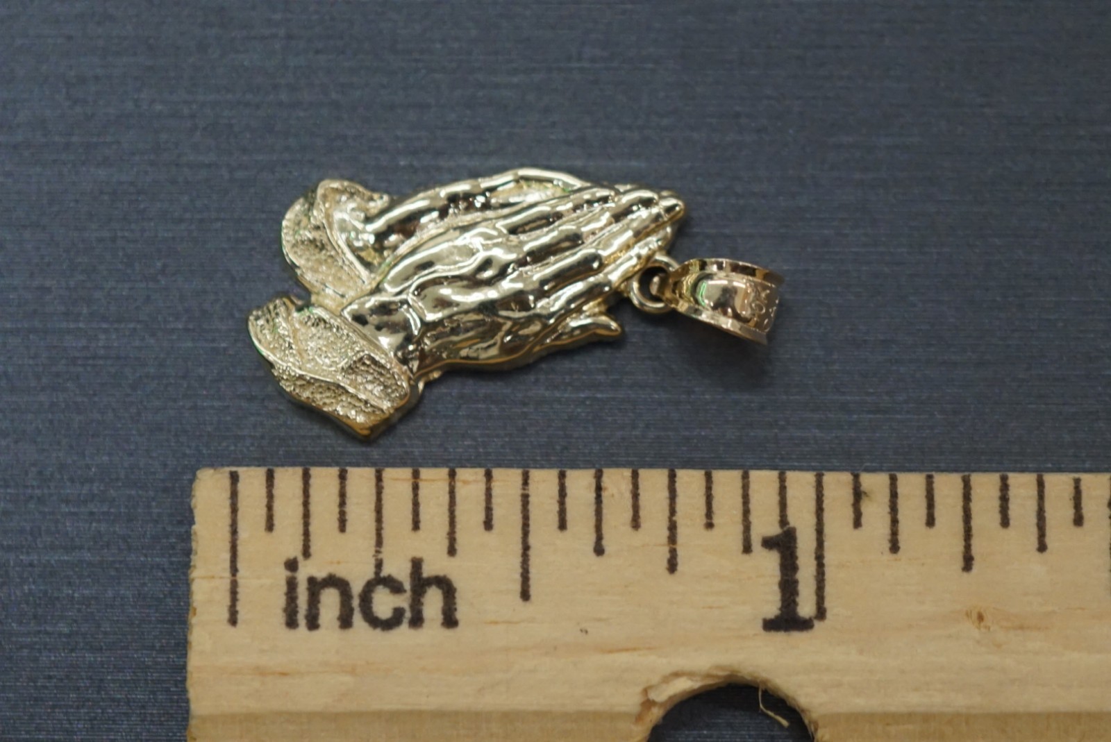 10K Solid Yellow Gold 0.9″ Praying Hands Charm Pendant.