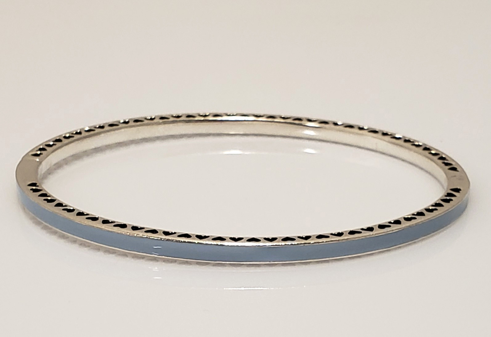 Pandora Sterling Silver Radiant Hearts Light Blue Enamel Bangle 590537EN13 7.9″