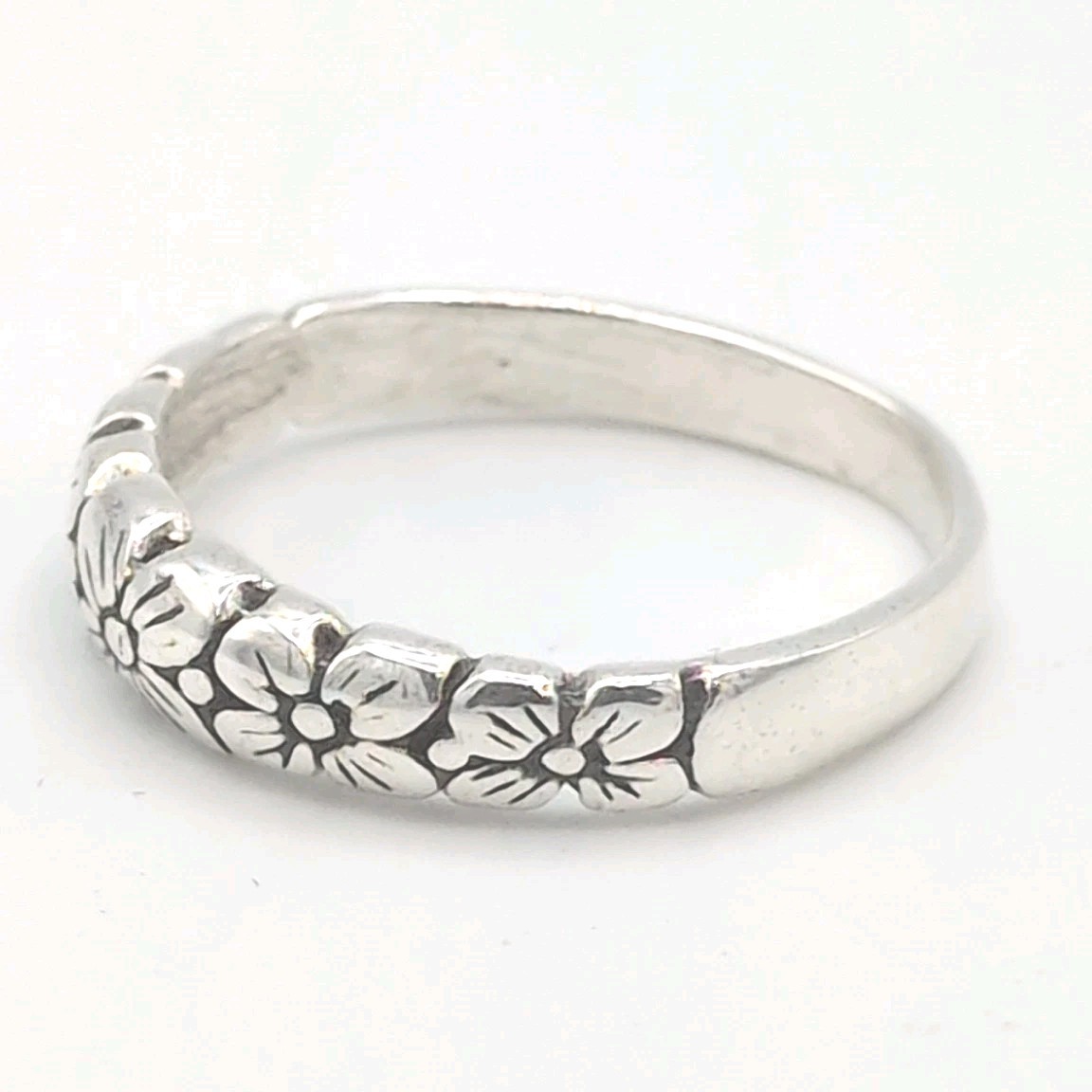 Solid 925 Sterling Silver (2.1g) Floral Band Flower Stacker Ring [Sizes 6-10]