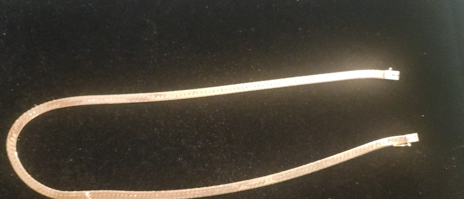 Vintage Solid 14K Yellow Gold Flat Herringbone Necklace 19″ Approx 19.1 Grams.