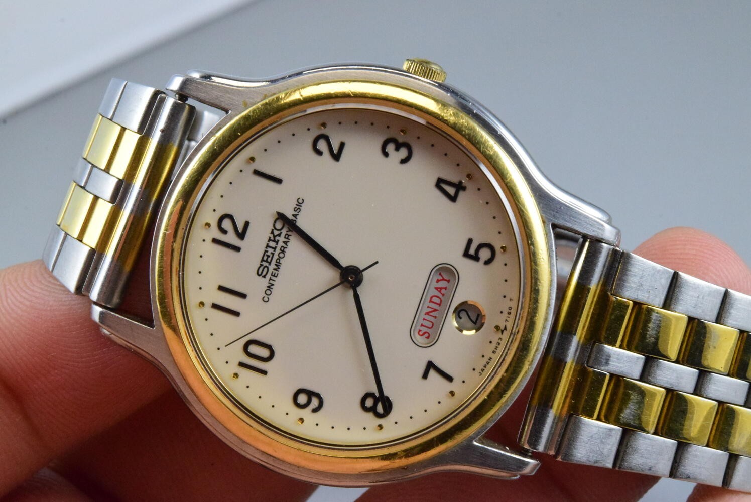 Vintage watch Seiko Contemporary Basic 5H23-7080 Week Date Men Quartz Round 35mm
