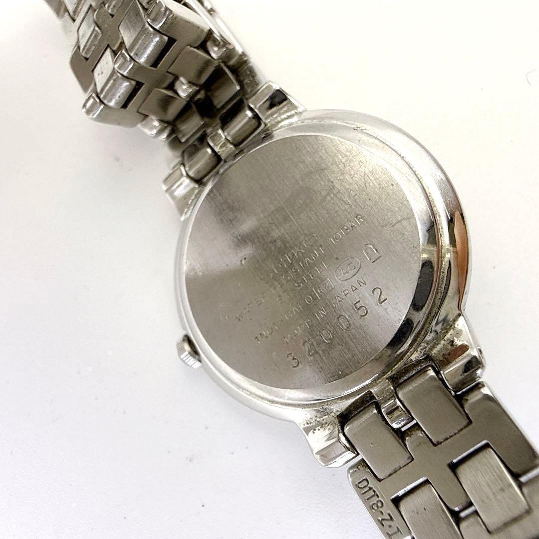 Working condition Seiko ladies’ watch, light blue dial, two-tone silver.