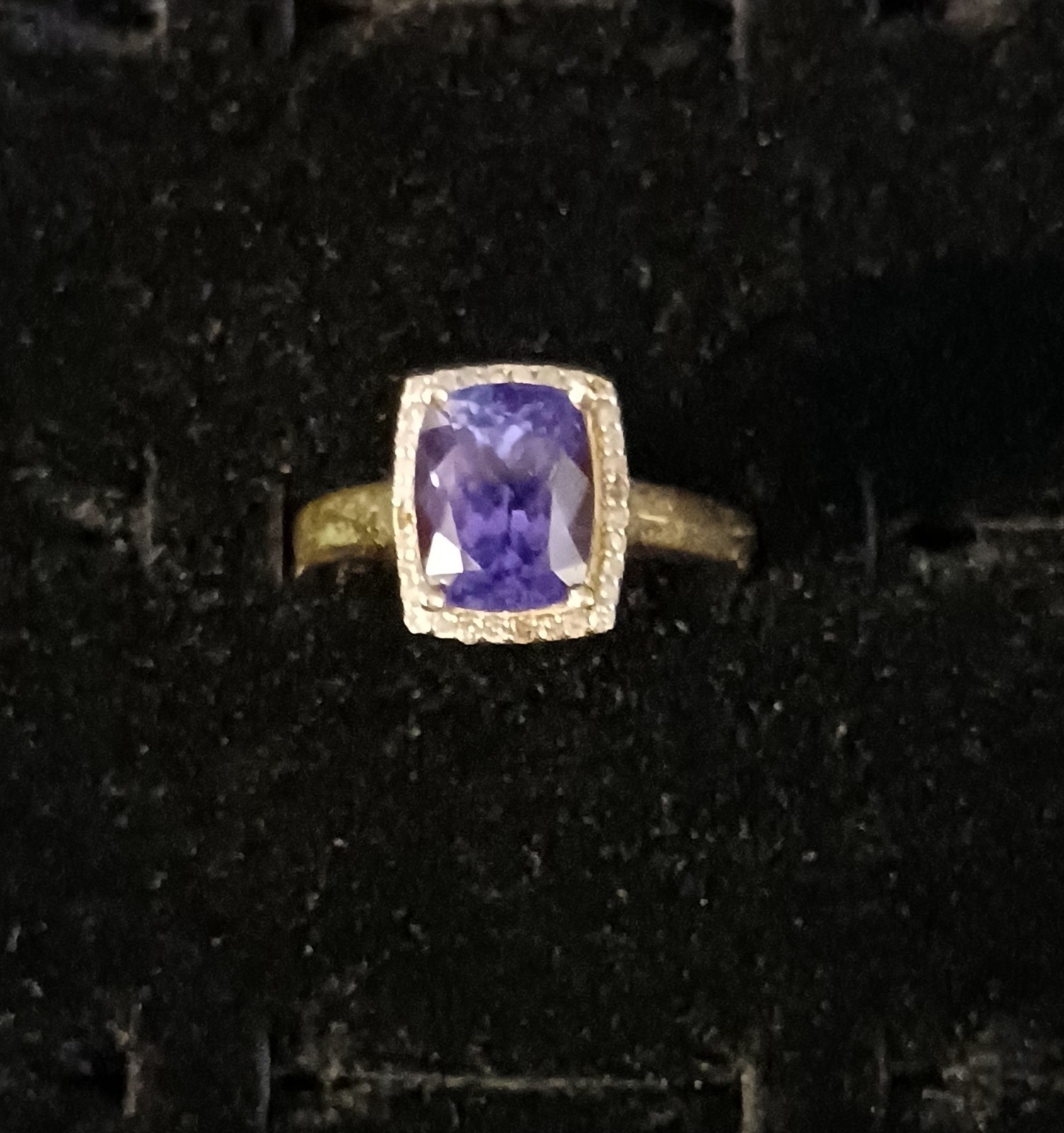 Cushion cut tanzanite ring in 14k yg sz 8