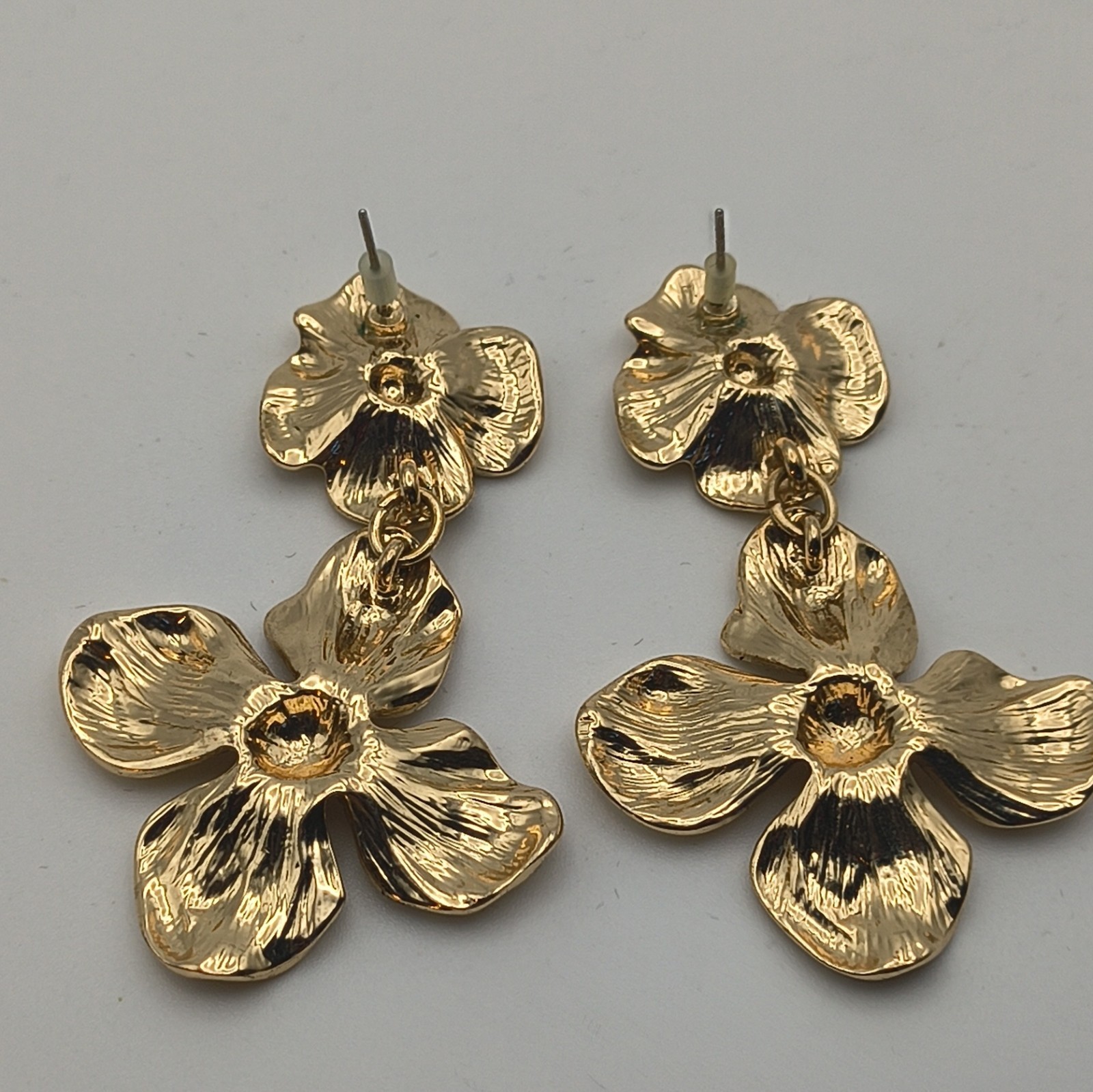 Gold Tone Metal Flower Dangle Drop Earrings Butterfly Closure No Stone