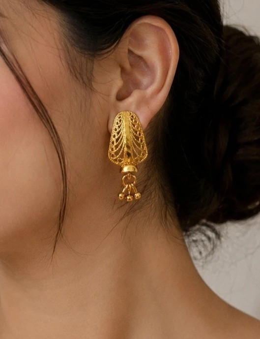 Classic South Indian Gold Leaf Design Earrings Alloy Stud Earring