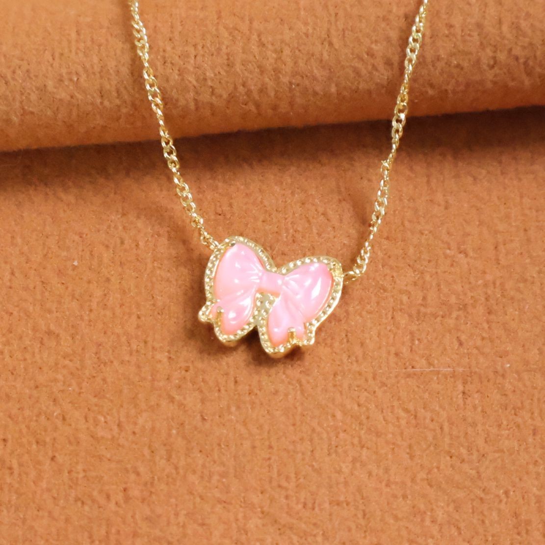 Kendra Scott | Haley Bow – Gold Blush Mother-of-Pearl Necklace