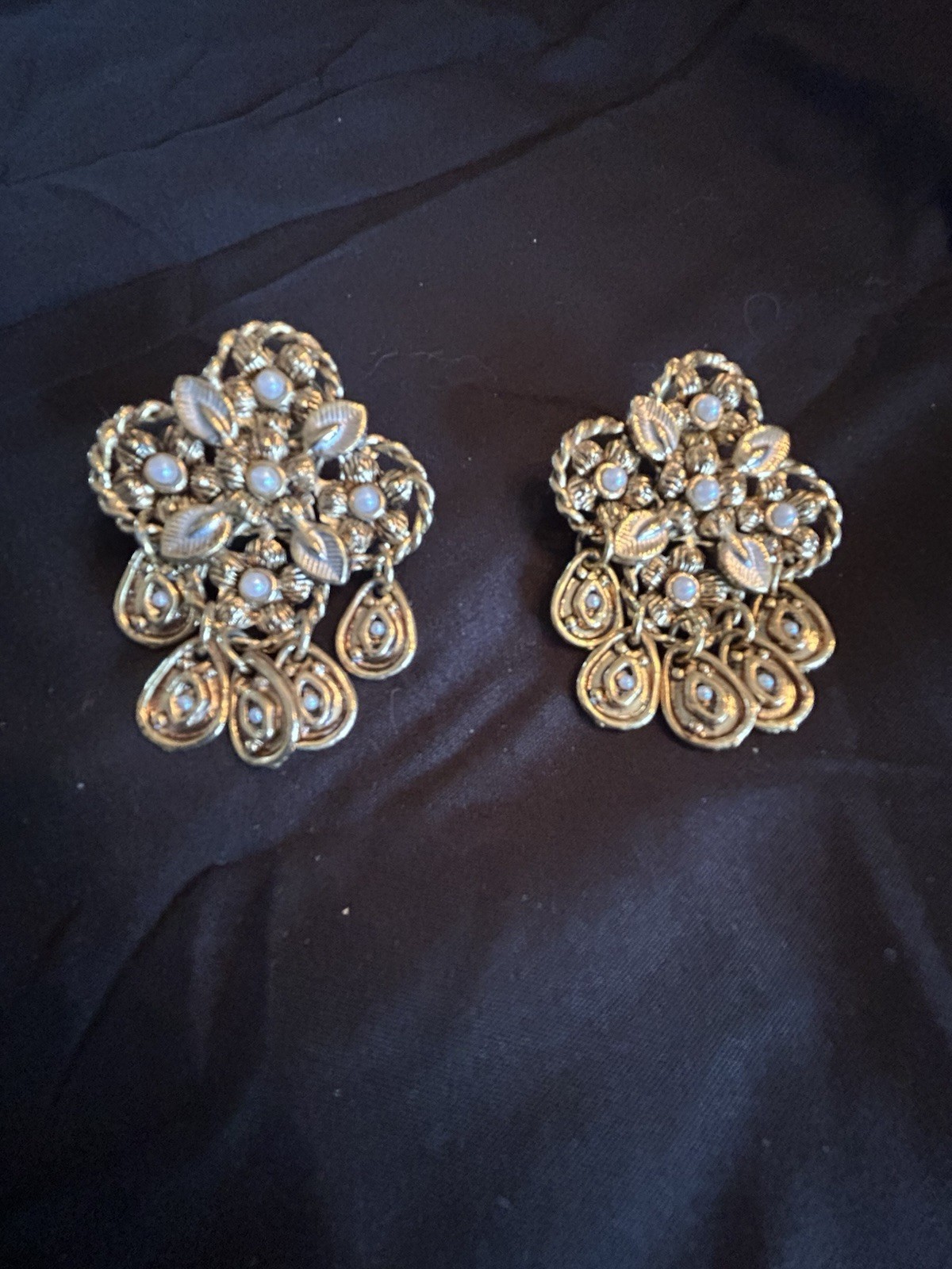 Vintage Goldtone Earrings with 5 bangles and small pearls BEAUTIFUL! No mark