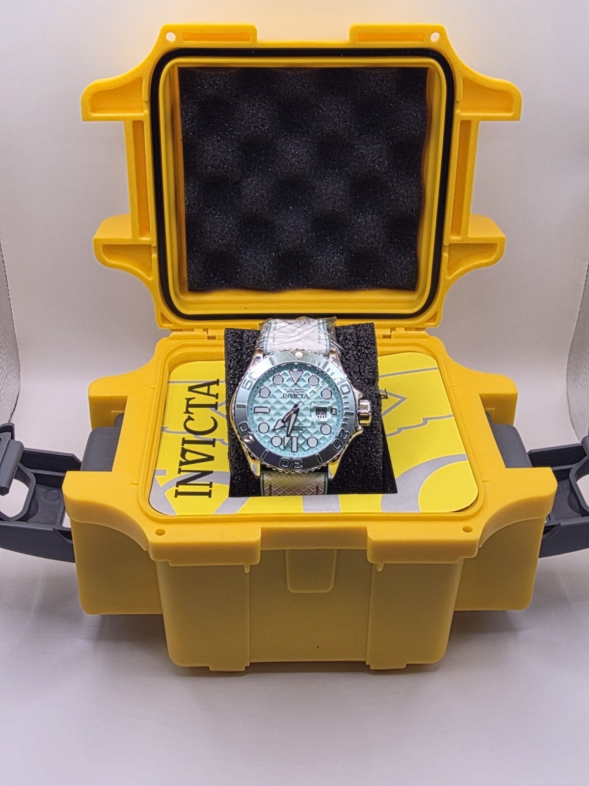 Invicta CONFIDENTIAL PROTOTYPE Pro Diver Tiffany Blue Dial Blue Bezel 48mm watch