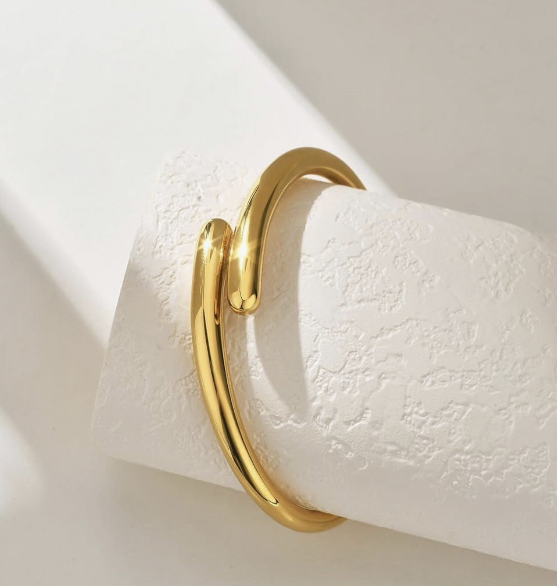 14k Gold Bangle Bracelet