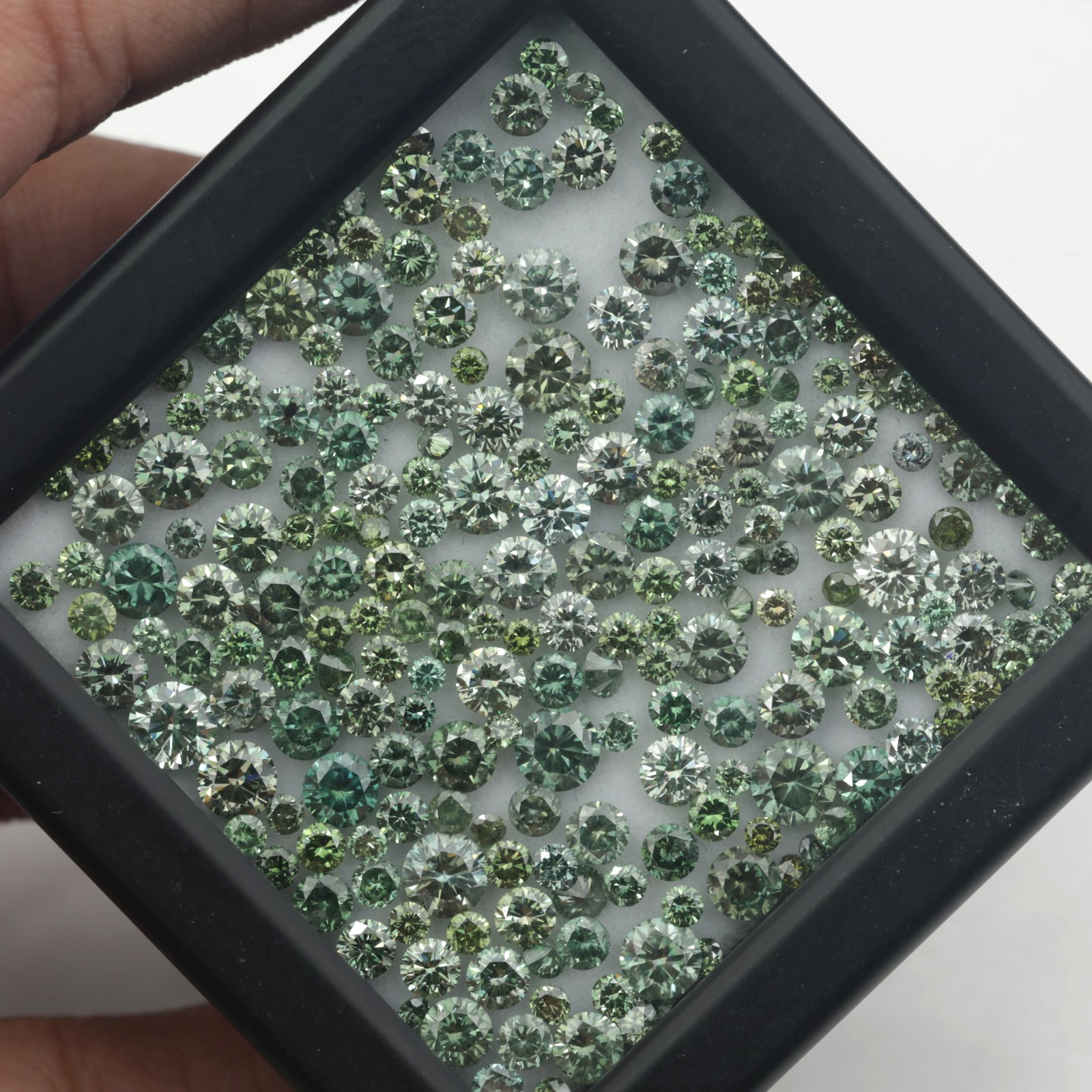 Natural Green Loose Diamond l Round Brilliant Cut Diamond l For Wedding Jewelry.