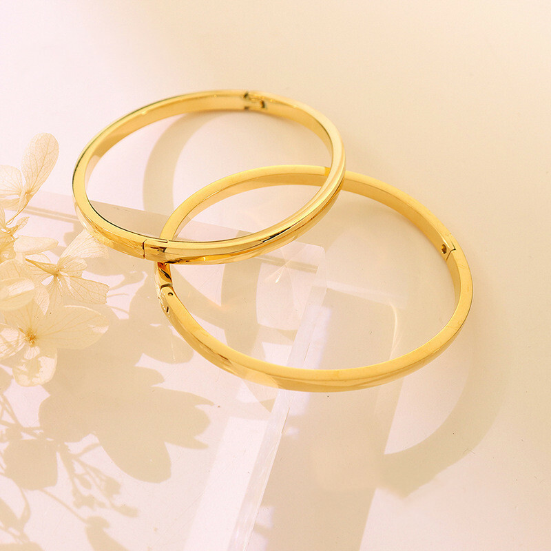 Woman 18K Gold Plated Stainless Steel Glossy Bangle Bracelet Opening 4mm Wide