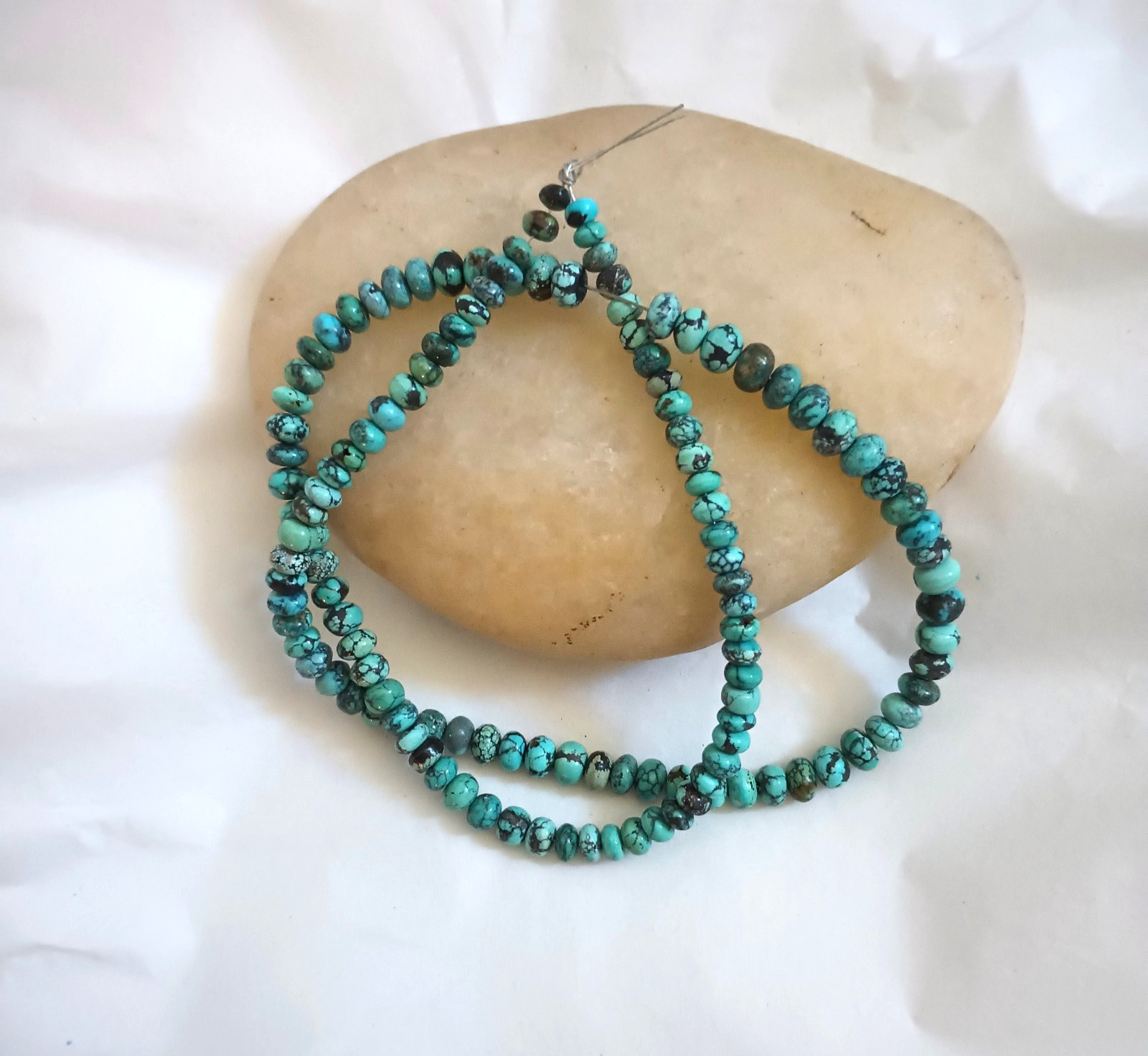 OLD STOCK, HI-GRADE CLOUD MOUNTAIN TURQUOISE 4-6MM RONDELLE BEADS- 17.75″- 2422E