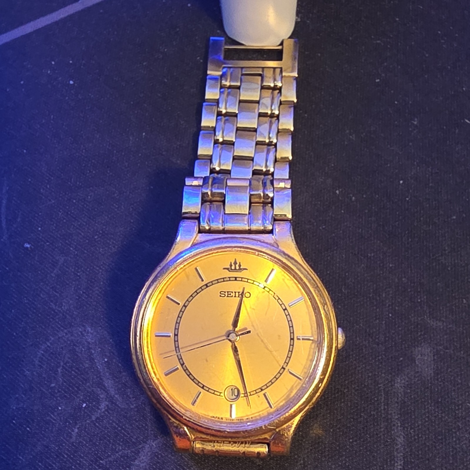 Seiko Quartz Analog Gold Dial Stick Index 12-Hour Fixed Bezel Metal Bracelet