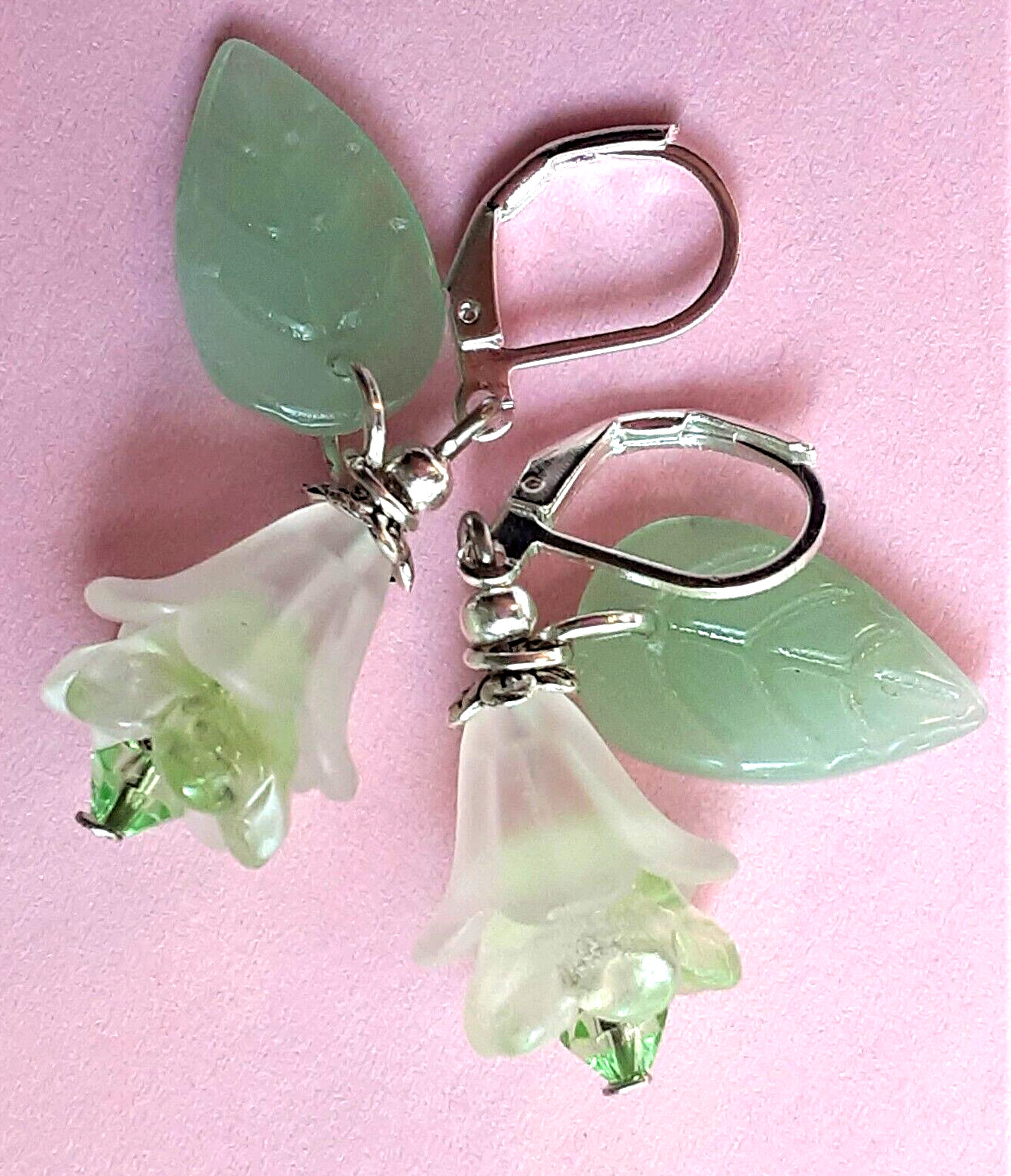 Mint White GLASS & ACRYLIC Flower with LEAF dangle earring SP LEVER BACK
