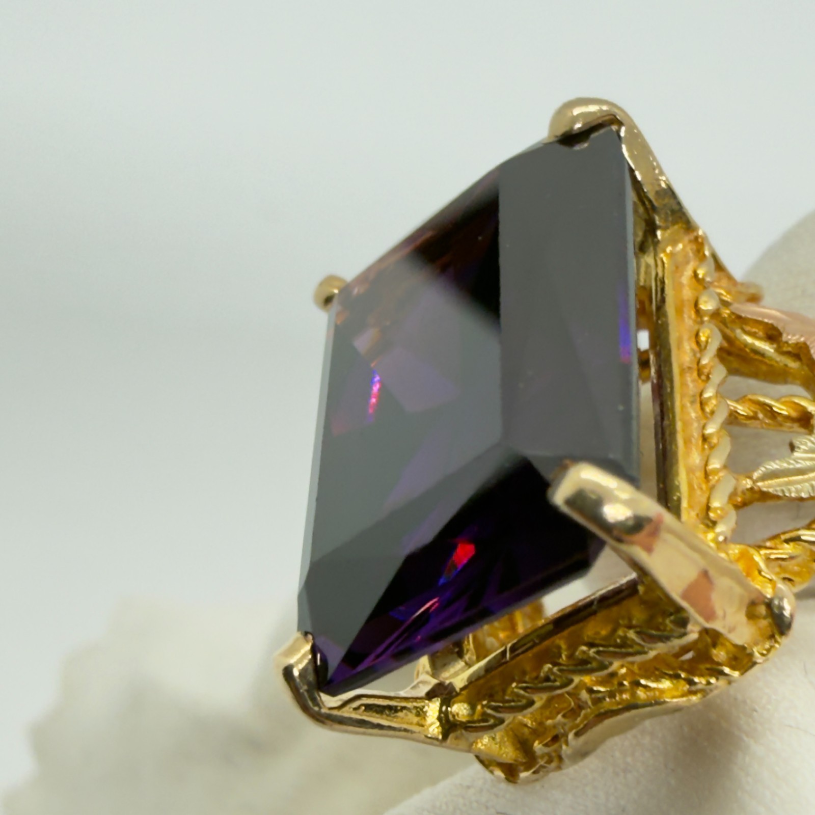 Vintage Landstrom’s Black Hills Gold 10K & 12K Synthetic Alexandrite Ring Sz 6