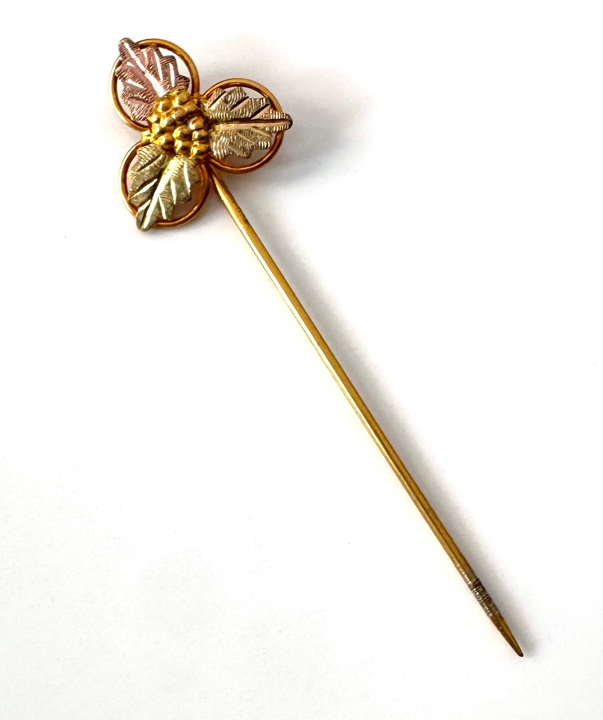 Vintage Landstrom 10K Black Hills Gold Grapes Leaf Design Stick Pin;A948