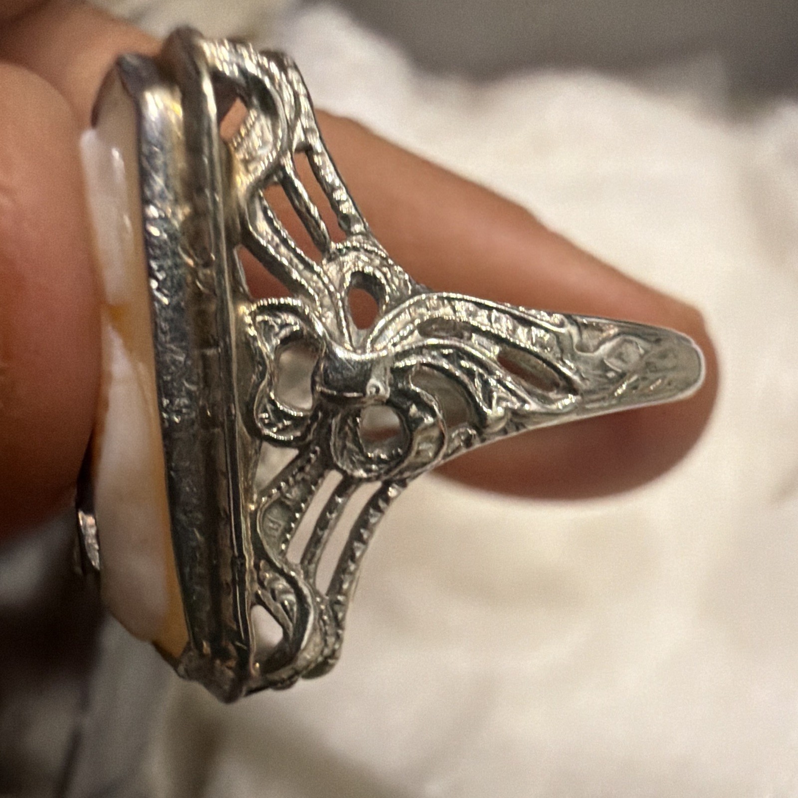 Art Deco antique 14k gold ring (missing a part of the necklace)