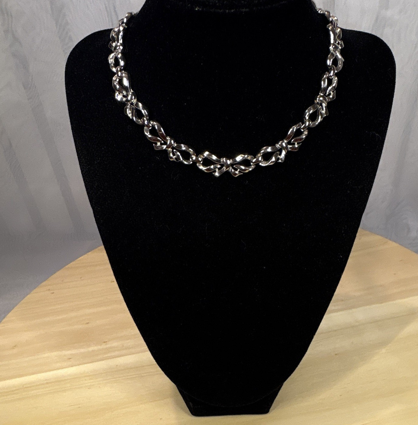 Trifari Bow choker Silver Tone Necklace, Extender, 15 in long