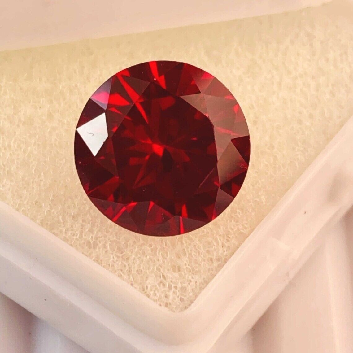 Gorgeous Red Round Cut Diamond 1 Carat D Grade VVS1 Loose Stone
