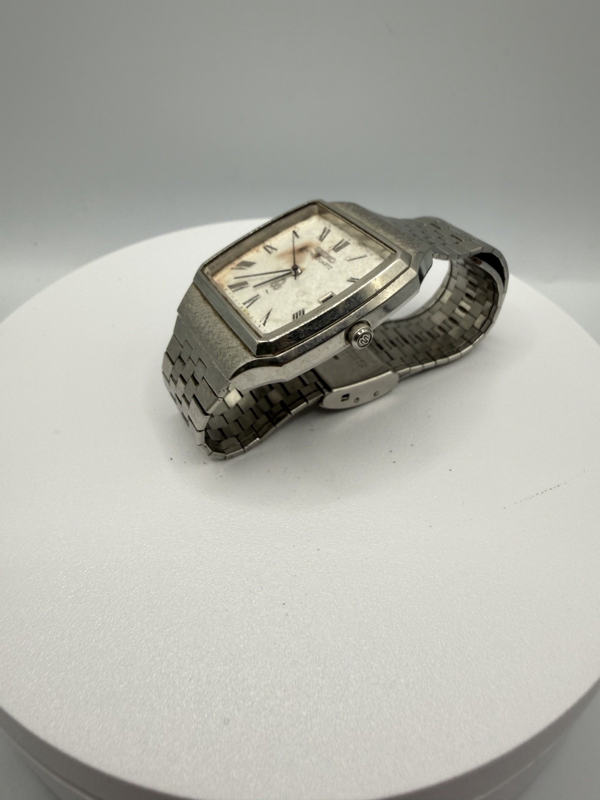 Vintage Seiko Quartz 5855-5000 Square Date White Dial Men’s Watch JapanPre-owned