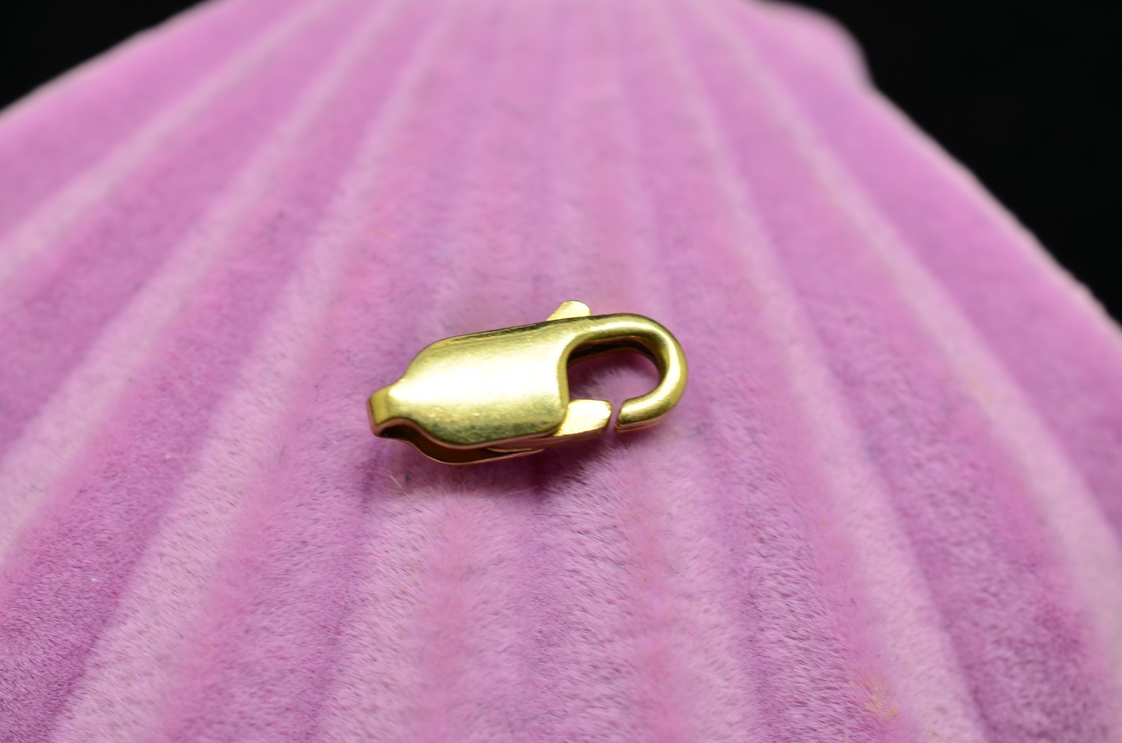 14K Yellow Gold Lobster Claw Clasp 11.8mm x 4.2mm 0.7g