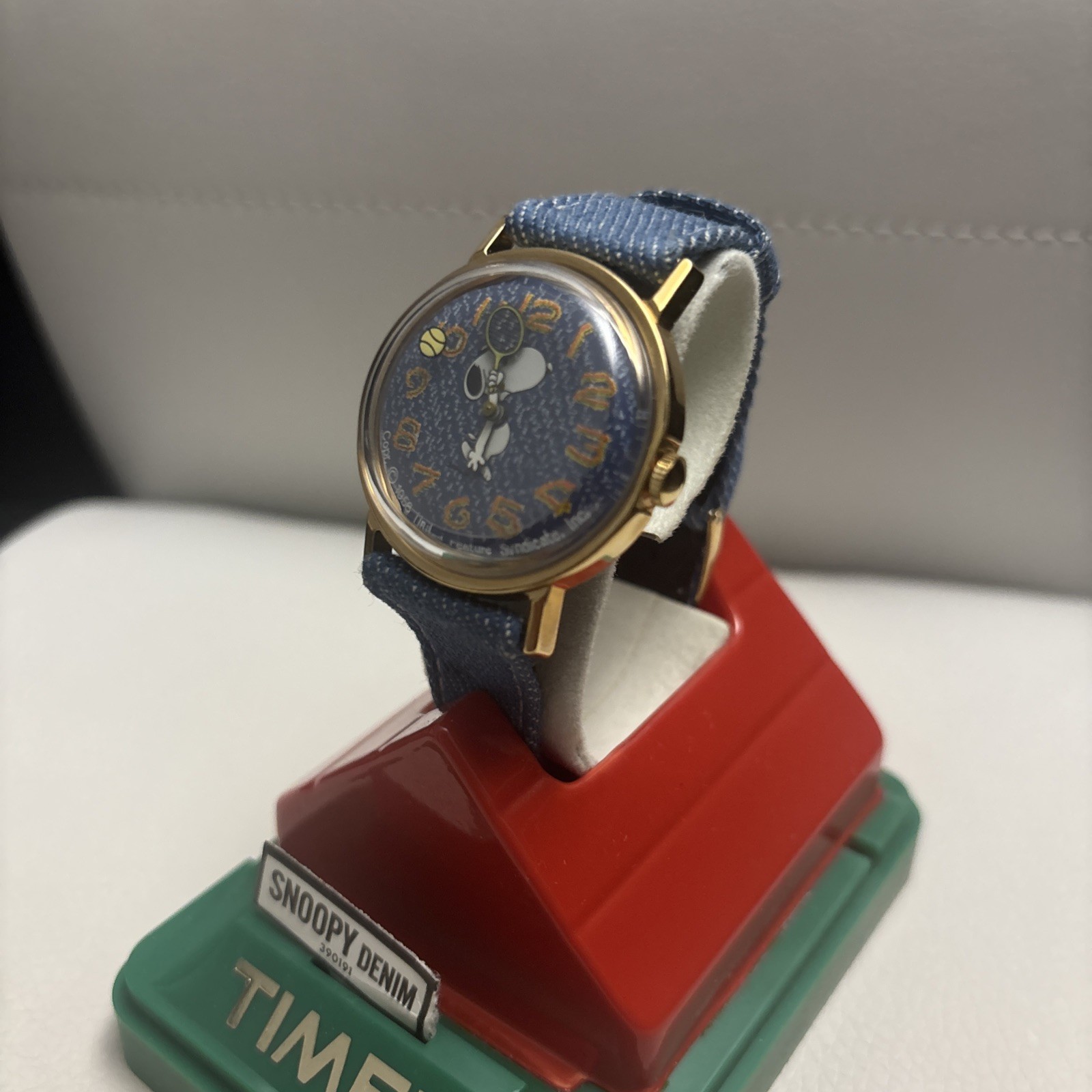 Timex Snoopy Denim Quartz Wristwatch Blue Denim Strap Gold-Tone Case Box