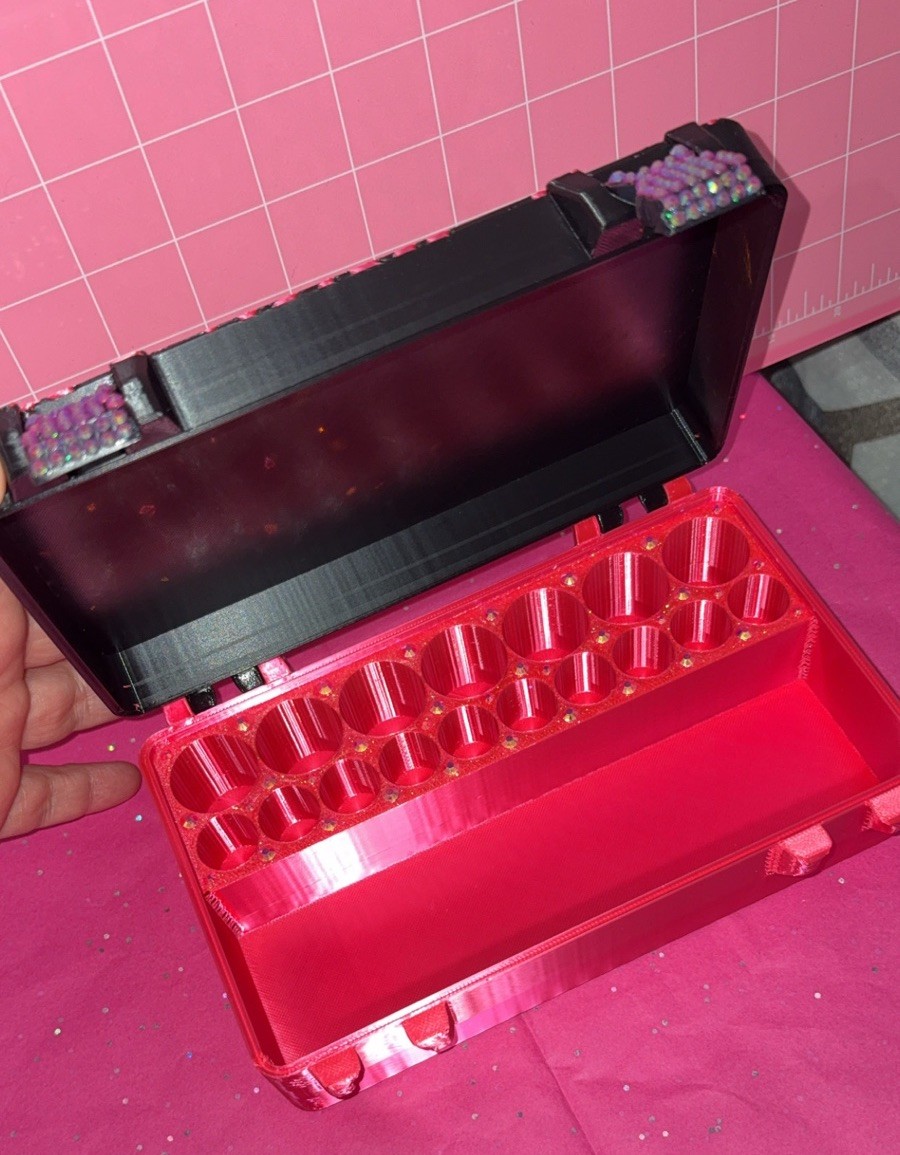 Pink Hearts Leopard Print Lid Plastic Lined holds 7 10ml vials and 10 3mL vials.