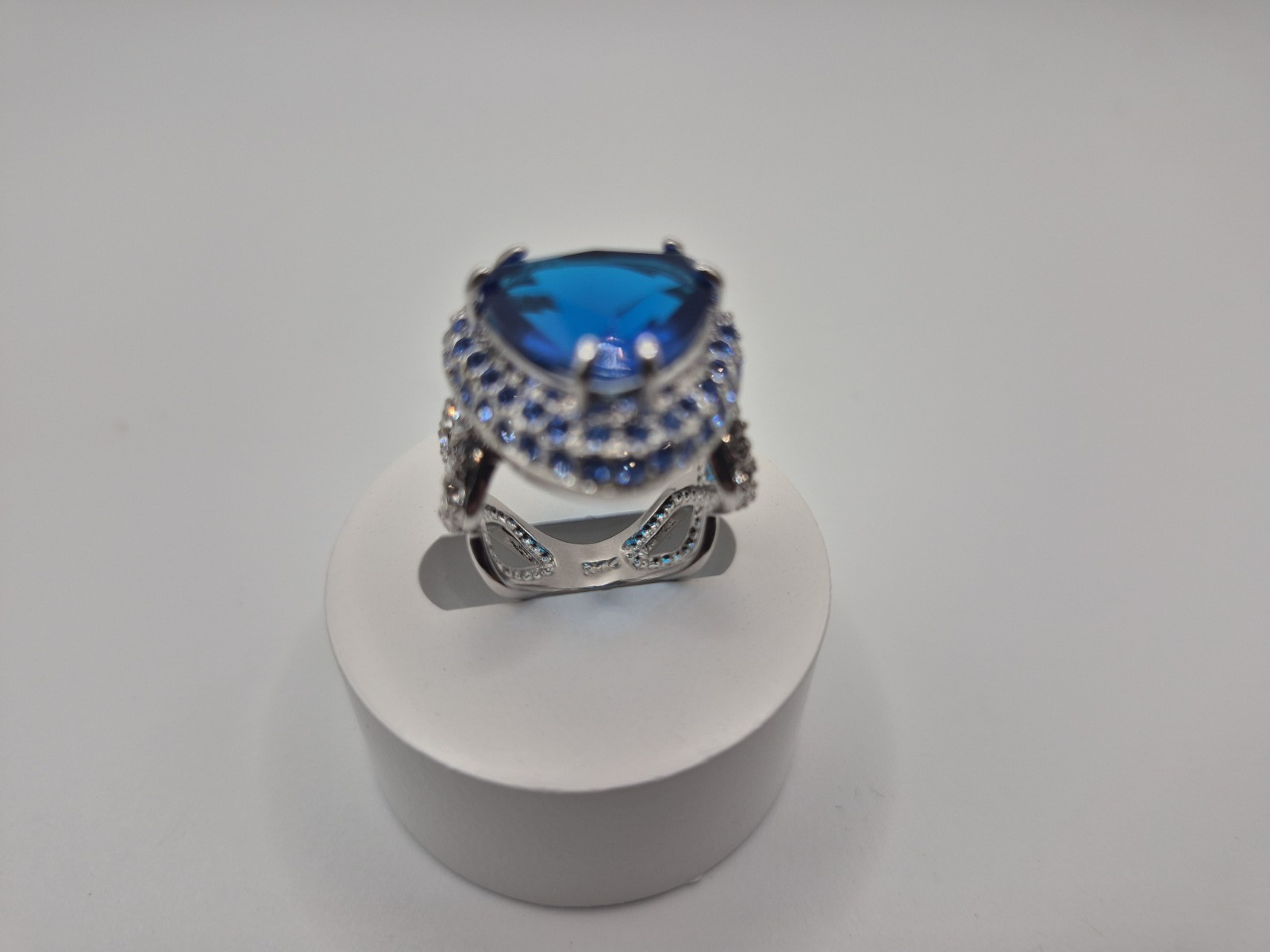 Dark Blue Silver Tone Multi Hue Glass Fashion Costume Ring Size 6 Heavy