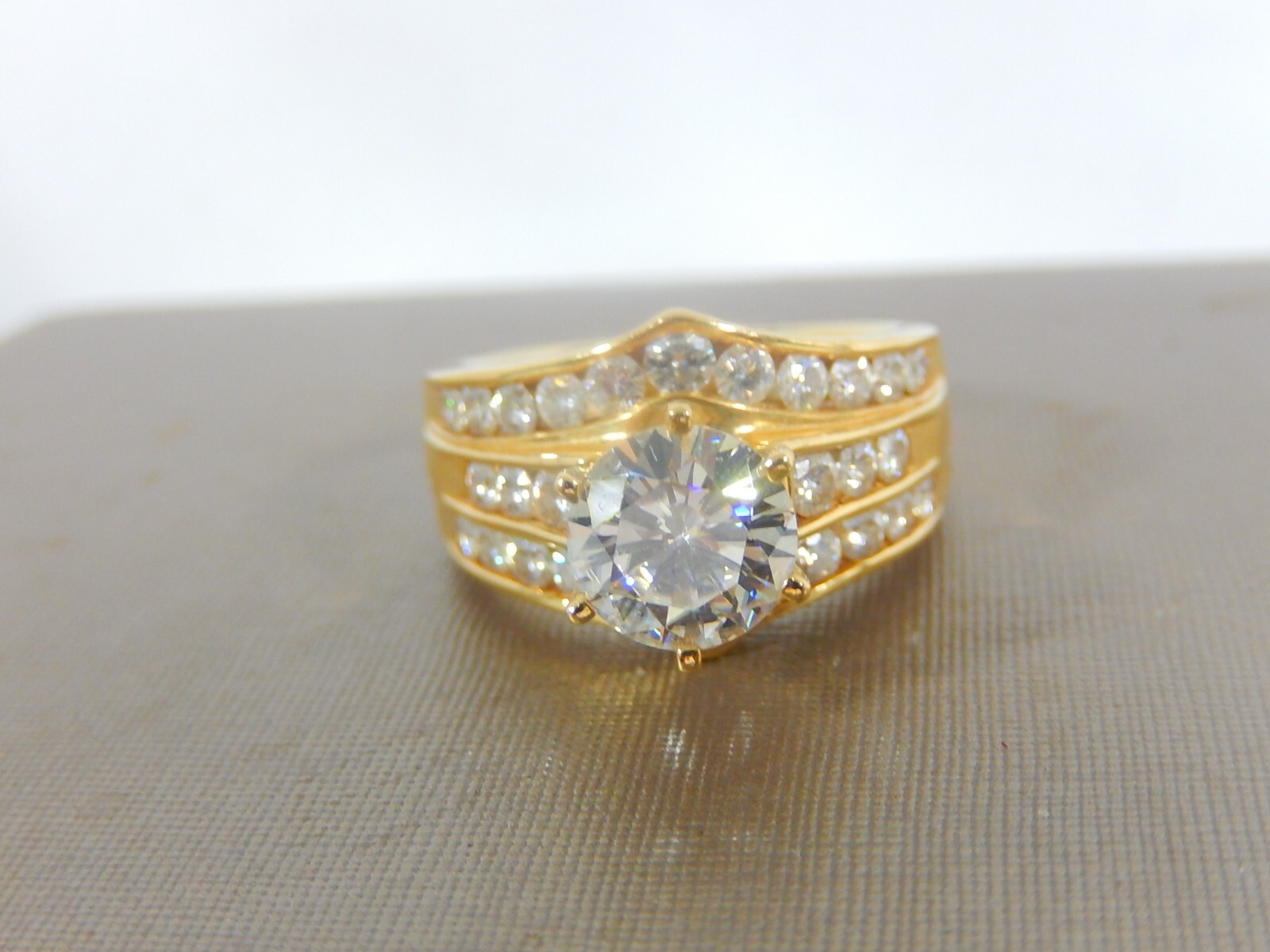 14K YG Approx. 2.5 CTW CERTIFIED MOISSANITE RING, GTR MOI S7 9.11g