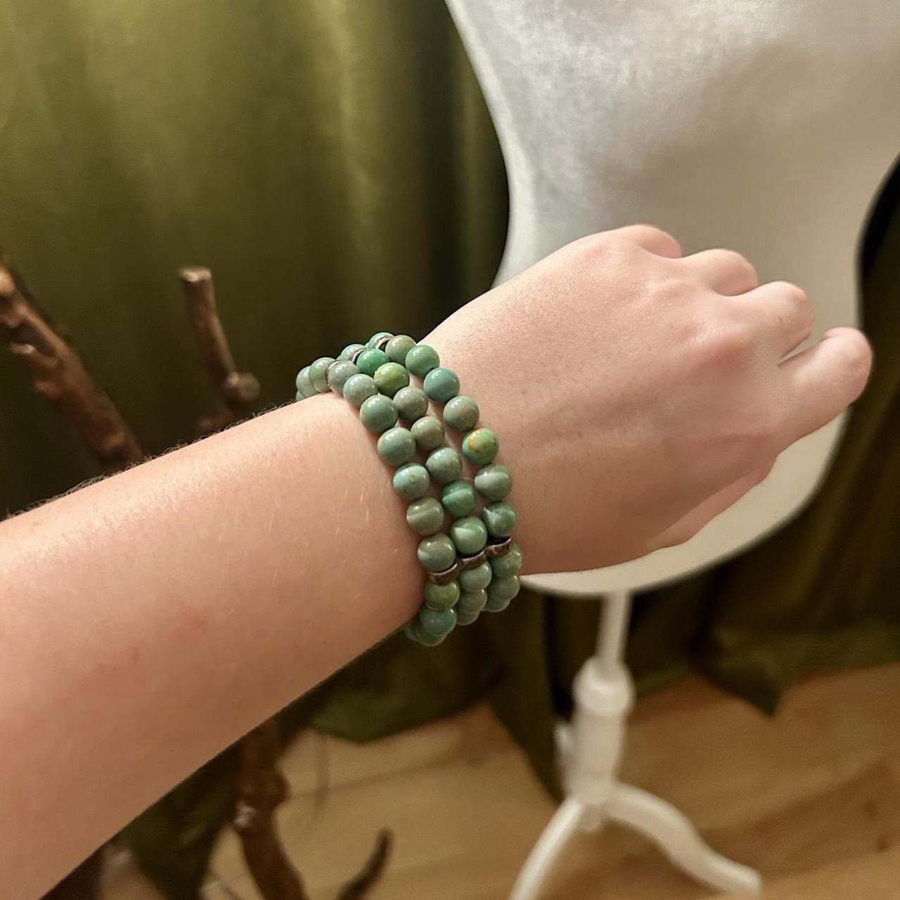 Green Turquoise Round Stone Bead Wrap Bracelet Multi-Strand Stretch Silver Tone