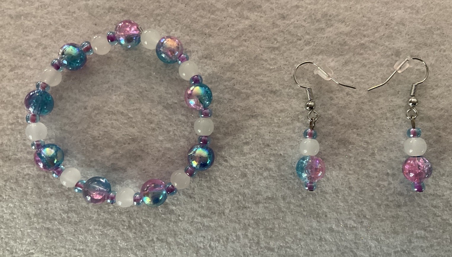 Girls Pink, Blue &White Cotton Candy Beaded Stretch Bracelet & Earring Set 6.25”