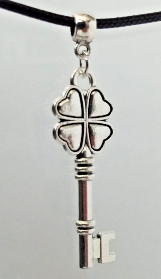 4 Leafed Heart Clover Shaped Skeleton Key 18″ Adjustable Necklace NEW!