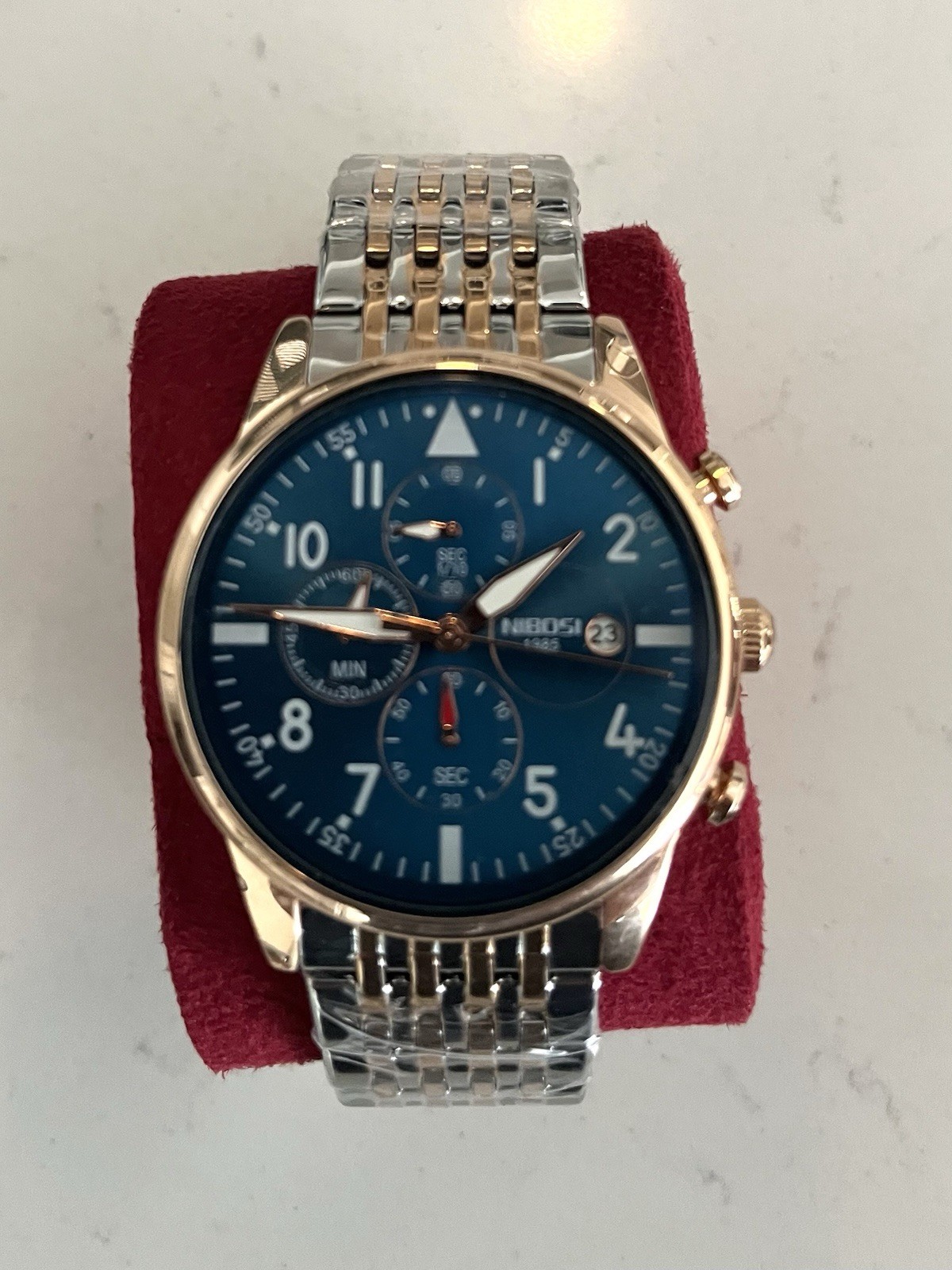 NIBOSI Men’s Quartz Chrono Watch. Blue face and SS. New With Box and Cloth.