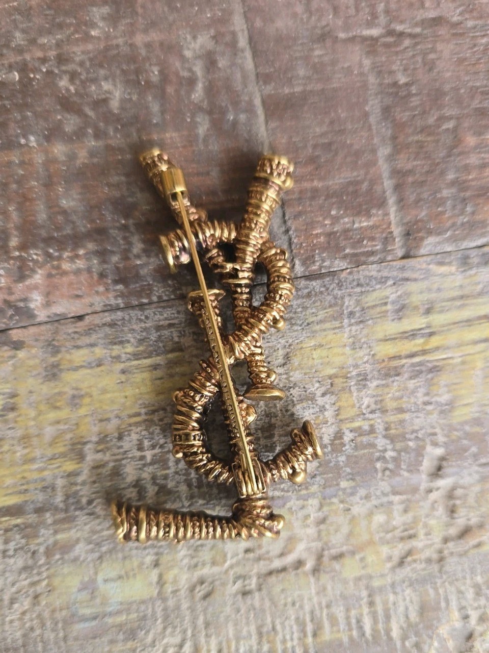 YSL Yes Saint Laurent Paris Vintage Brooch Pin Brass Tone BEAUTIFUL