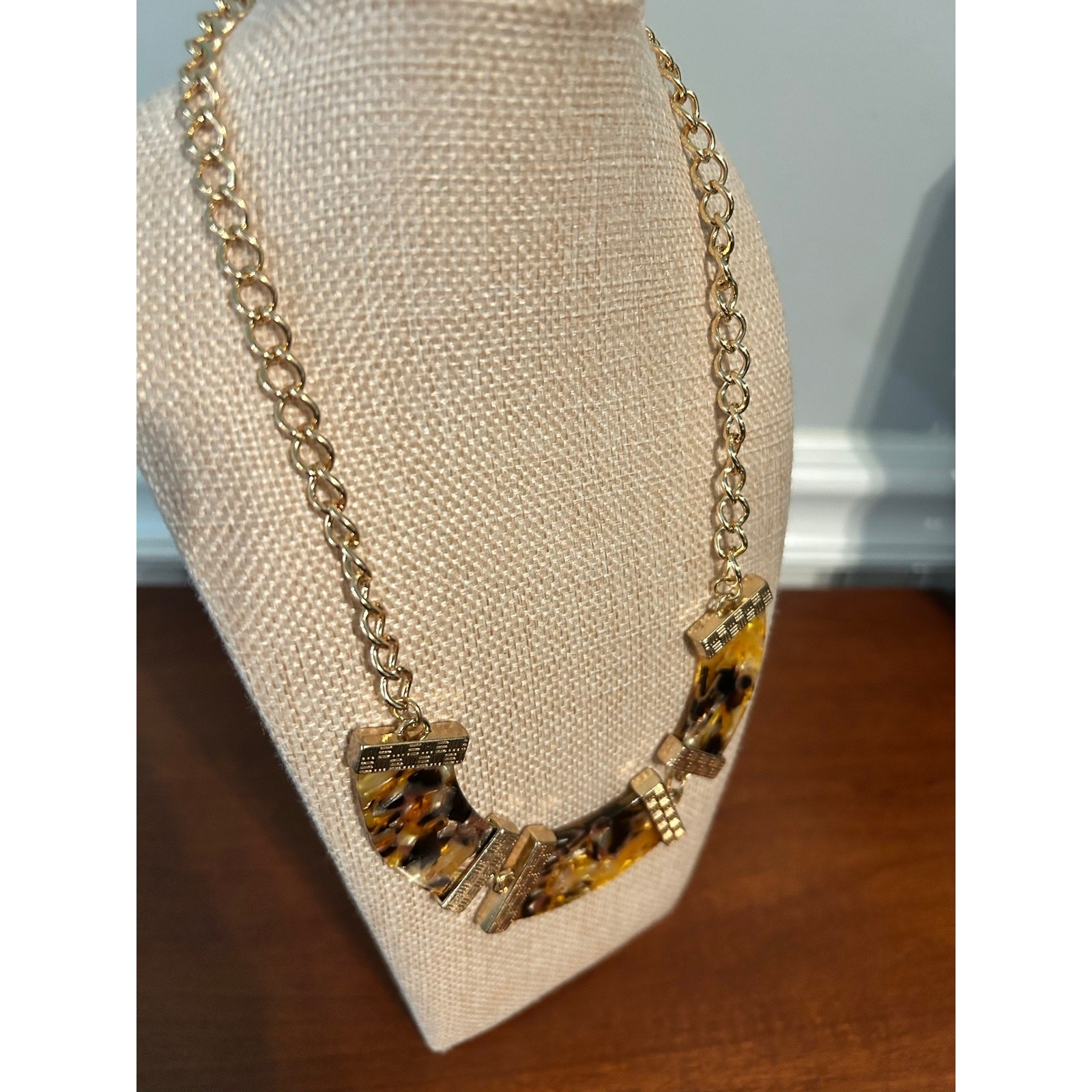 Vintage Style Tortoise Shell Acrylic Statement Choker Necklace Gold Tone 14-16″