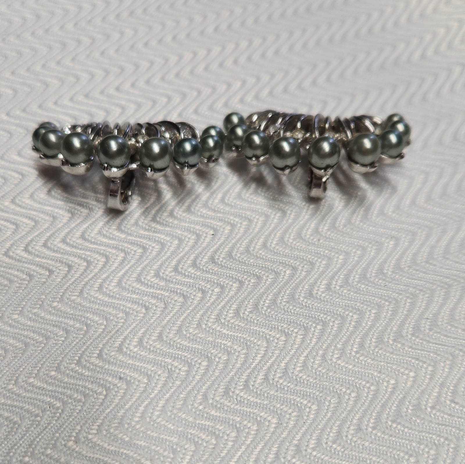 Silver Tone Clip-On Cuff Earrings Crescent Shape Gray Round Pearl Auricle