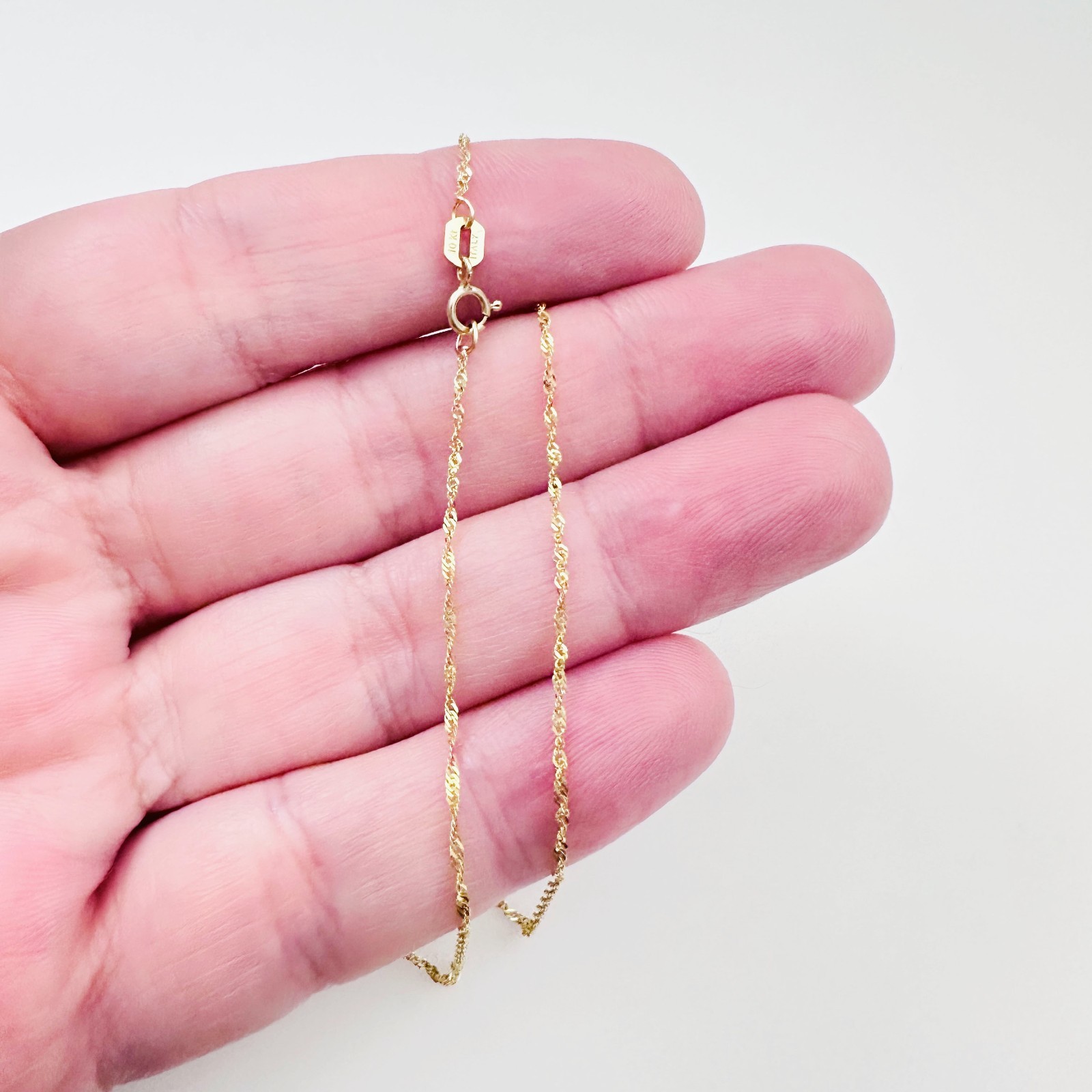 Solid 10K Yellow Gold Italian Singapore Link Chain Necklace, 1mm, 17 7/8″