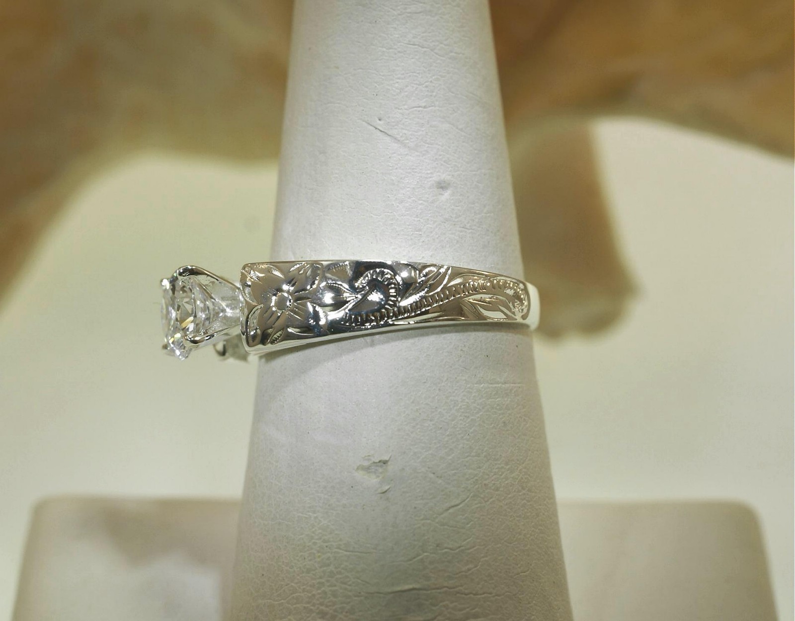 SOLID 925 SILVER ENGRAVED HAWAIIAN HERITAGE SCROLLS 0.75CTS CZ FRENCH MOUNT RING