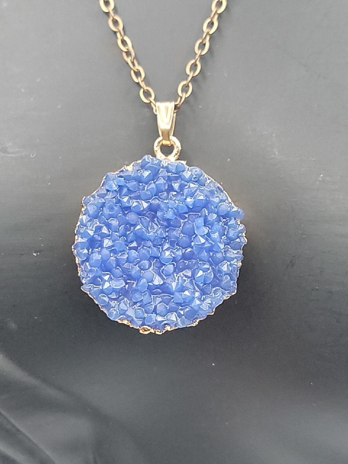Sparkling Royal Blue Druzy Round Pendant Necklace Gold Plated Cable Chain 20″