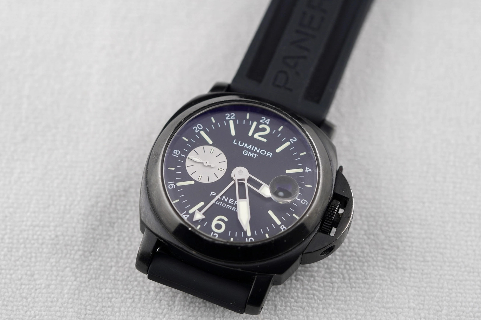 Panerai Luminor Gmt Automatic Black Dial on Leather PAM00088
