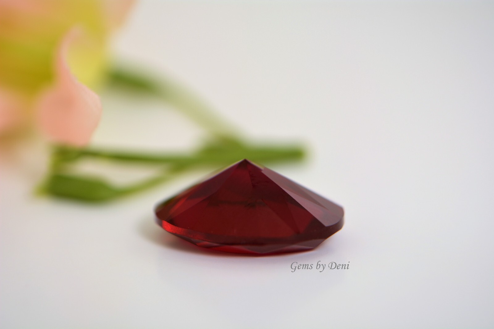 Lab-Created Ruby Oval Shape Corundum (5×3 to 25x20mm)