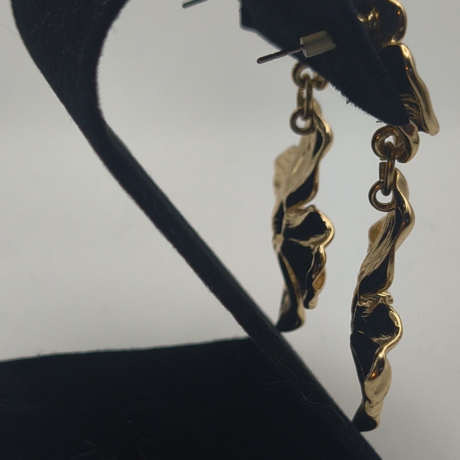 Gold Tone Metal Flower Dangle Drop Earrings Butterfly Closure No Stone