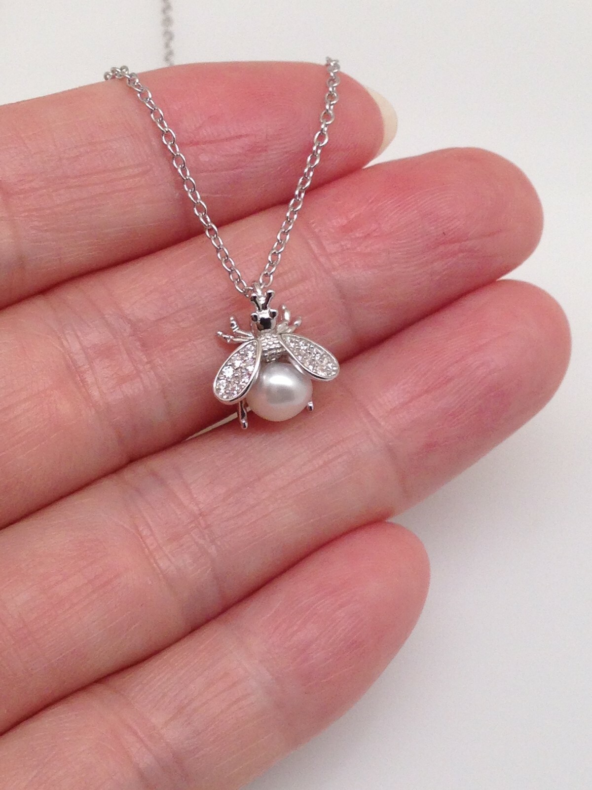 925 Sterling Silver Bumble Bee w/ Pearl Pendant Necklace 11mm(0.43″) 17.75″