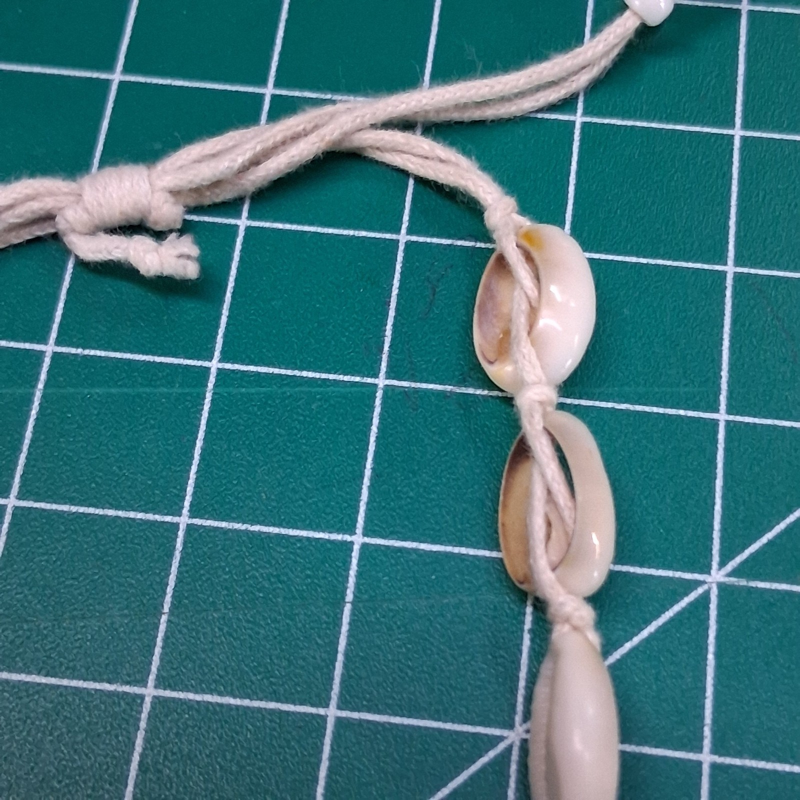 Vintage White Sea Shell Charm Adjustable Size Cotton Cord Bangle Bracelet