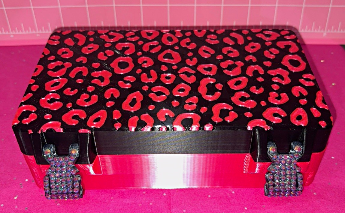 Pink Hearts Leopard Print Lid Plastic Lined holds 7 10ml vials and 10 3mL vials.