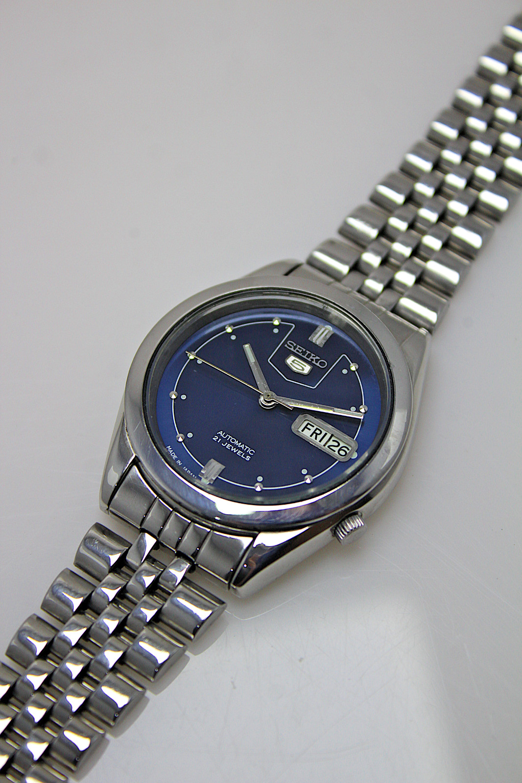 Vintage Seiko 5 Automatic 21 Jewels Blue Dial Day/Date 7S26 Men’s Wrist Watch
