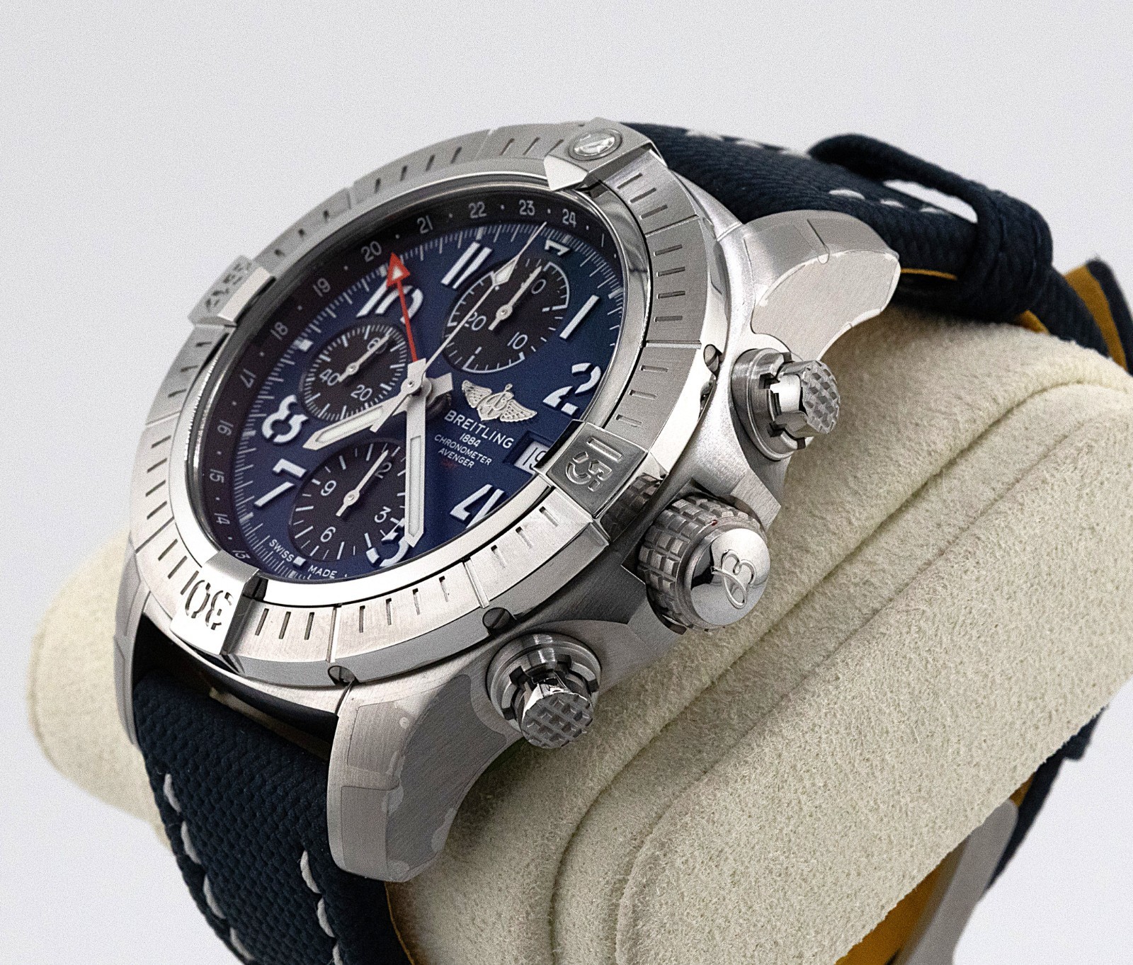 Breitling Avenger Chrono GMT 45mm A24315