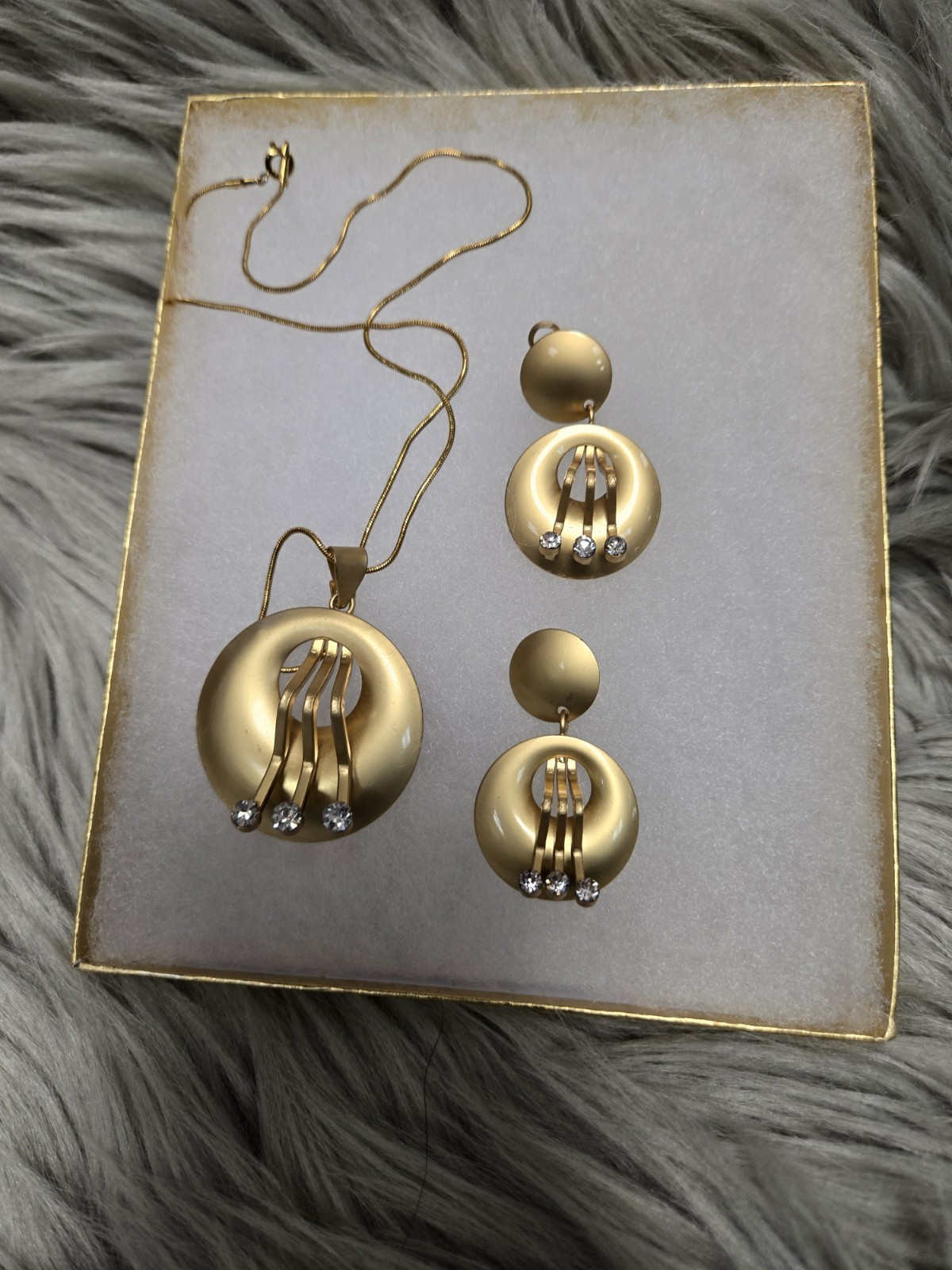 Gold Plated Jewelry Set With Free Chain Earrings And Pendant.Medium Size
