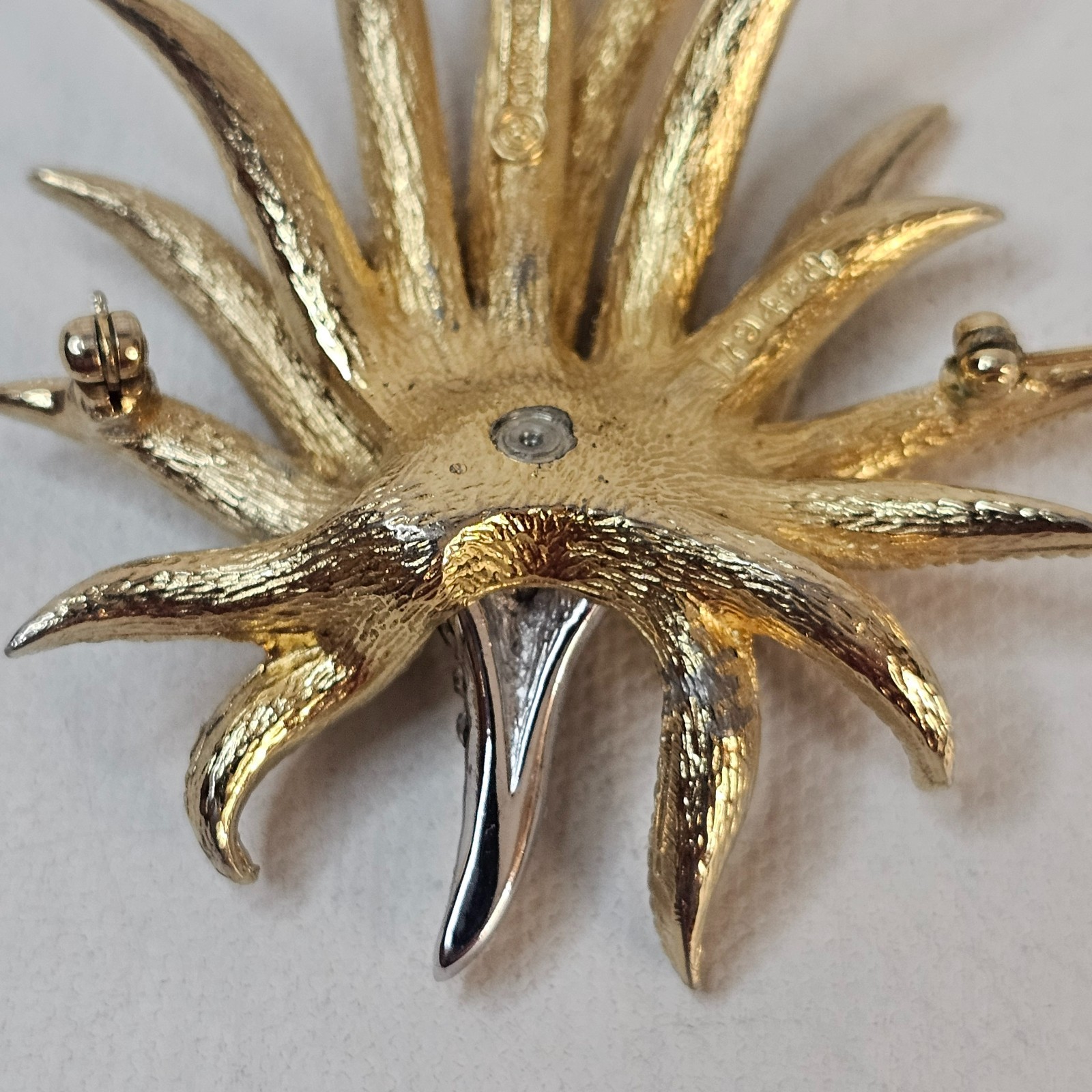 Boucher 7942P Leaf Bouquet Brooch Flower Plant GoldTone Clear Rhinestone Damaged